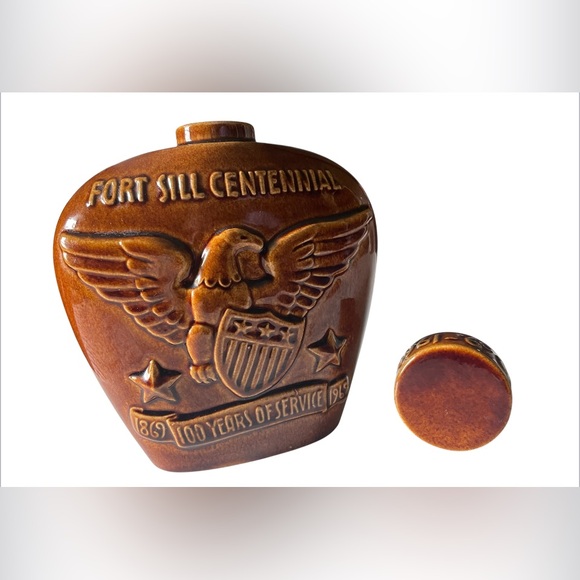Vintage 1869-1969 JW Dant Ceramic Whiskey Decanter Fort Sill Centennial Eagle - Picture 4 of 8